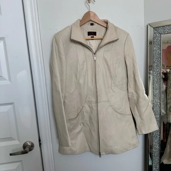 Vintage Danier Genuine Leather Jacket Creamy Taupe, Zip, Minimalist Cut 8/10 - Picture 3 of 8